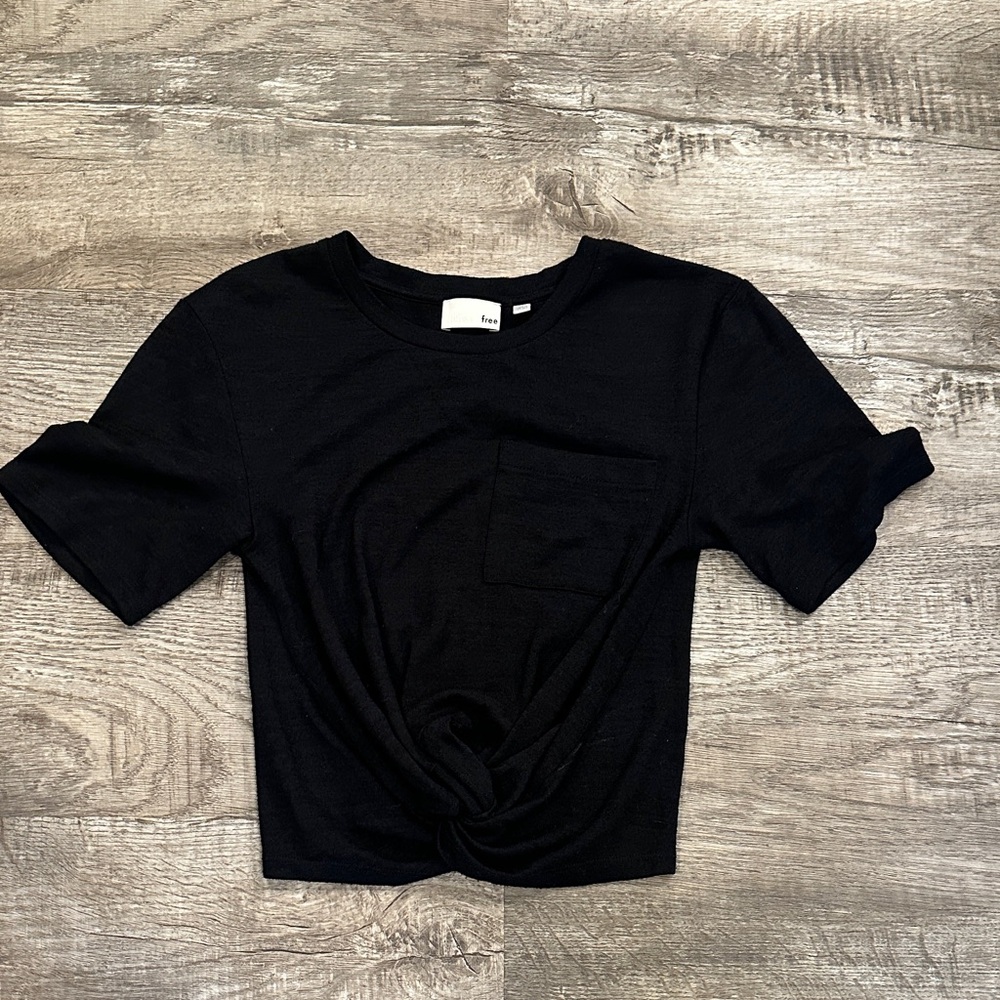 Aritzai Wilfred Free Women's Medium Black‎ Twist Front Crop Top